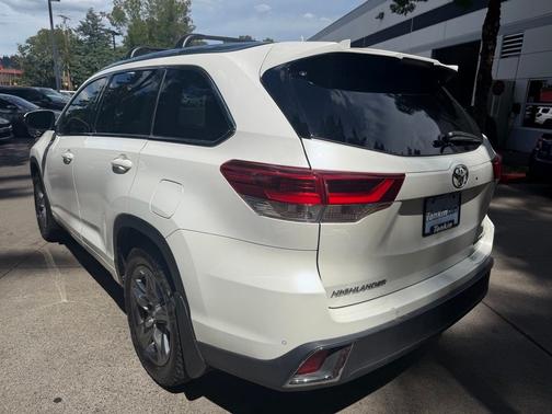 White 2018 Toyota Highlander Limited Platinum