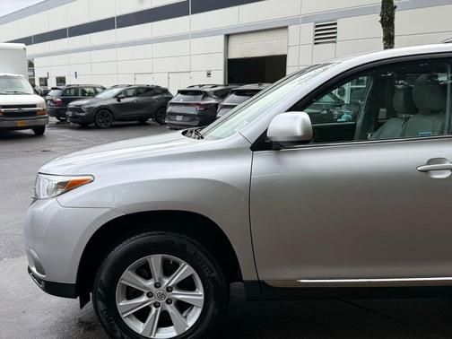 2013 Toyota Highlander SE