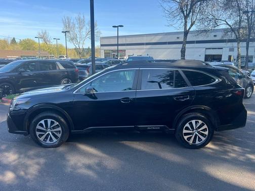 2022 Subaru Outback Premium
