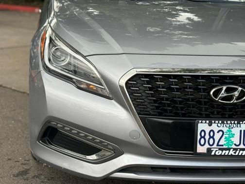 2017 Hyundai SONATA Hybrid Limited