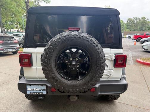 Bright White Clearcoat 2024 Jeep Wrangler Willys
