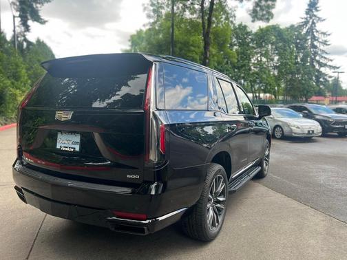 2022 Cadillac Escalade Sport