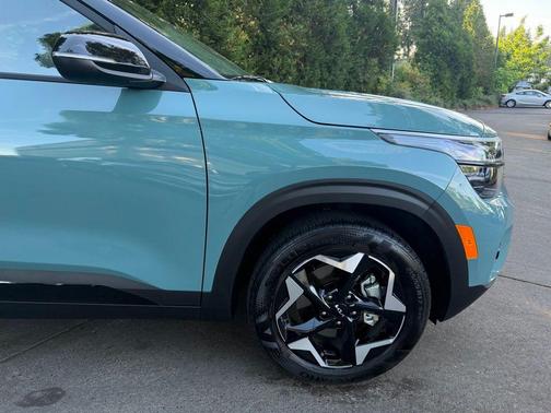 Blue / Black 2026 Kia Seltos S