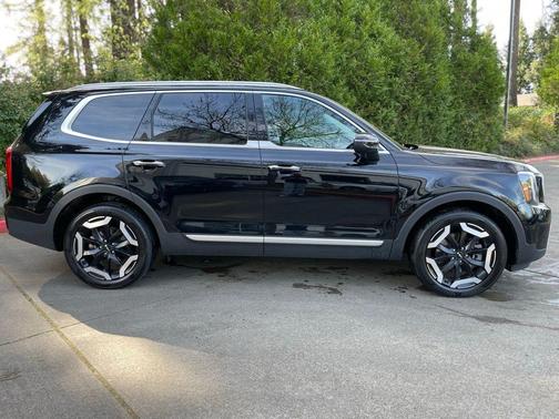Ebony Black 2025 Kia Telluride S