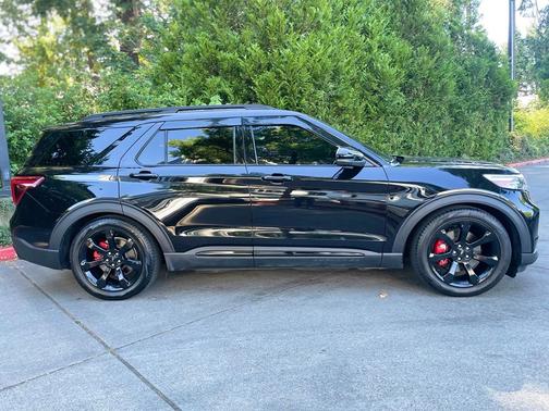 Black Metallic 2023 Ford Explorer ST
