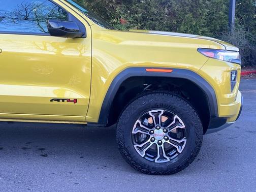 2023 GMC Canyon AT4