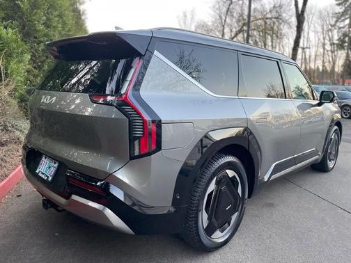 2024 Kia EV9 Land