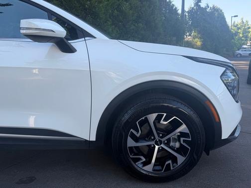 Snow White Pearl 2025 Kia Sportage Hybrid EX