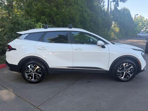 Snow White Pearl 2025 Kia Sportage Hybrid EX
