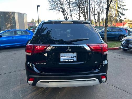 Photo 5 of 29 of 2020 Mitsubishi Outlander SE