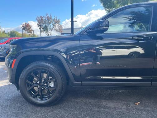 2024 Jeep Grand Cherokee L Laredo