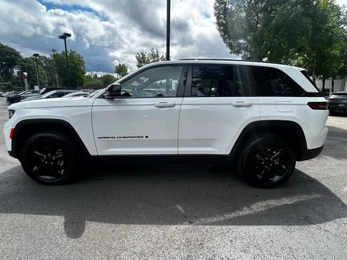 2024 Jeep Grand Cherokee Laredo