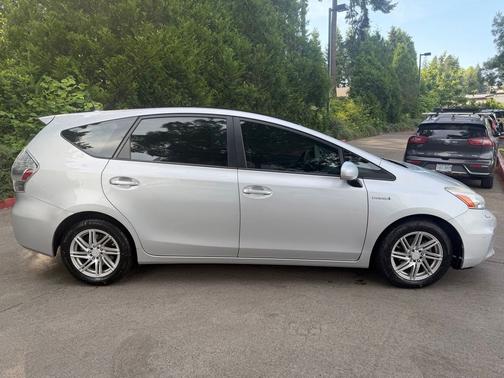 Classic Silver Metallic 2013 Toyota Prius v Five