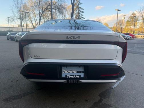 Snow White Pearl 2025 Kia K4