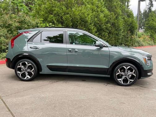Green 2024 Kia Niro EX Touring