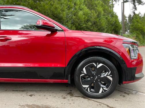 Runway Red 2023 Kia Niro EV Wind
