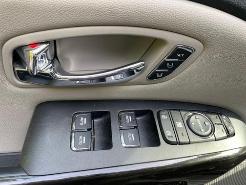 Silky Silver 2021 Kia Sedona EX