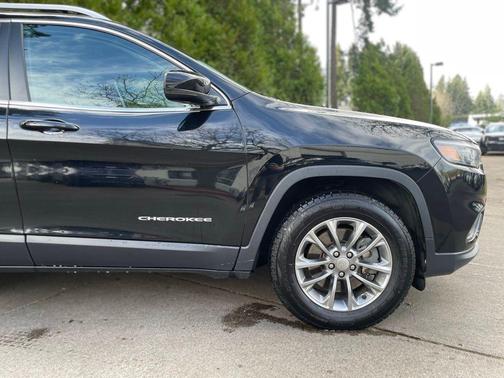 Diamond Black 2019 Jeep Cherokee Latitude Plus