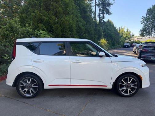Snow White Pearl 2021 Kia Soul GT-Line 2.0L