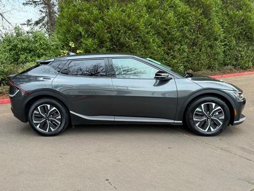 2023 Kia EV6 Light