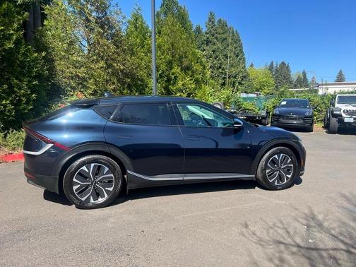 2024 Kia EV6 Light