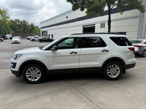 2017 Ford Explorer Base