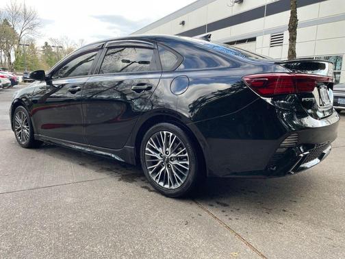 Aurora Black Pearl 2022 Kia Forte GT-Line