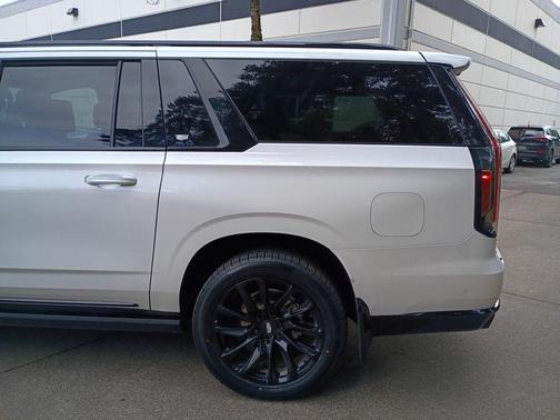 2023 Cadillac Escalade ESV Sport Platinum