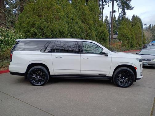 2023 Cadillac Escalade ESV Sport Platinum