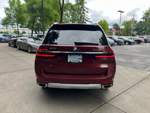 2025 BMW X7 xDrive40i