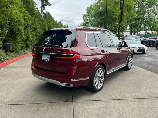 2025 BMW X7 xDrive40i