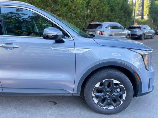 Everlasting Silver 2025 Kia Sorento S