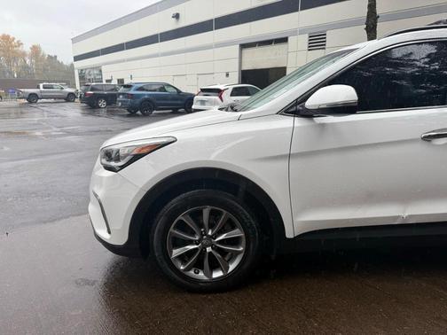 2017 Hyundai SANTA FE SE