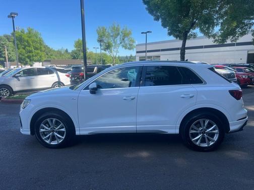 2024 Audi Q3 45 S line Premium