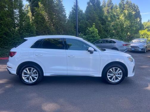 2024 Audi Q3 45 S line Premium