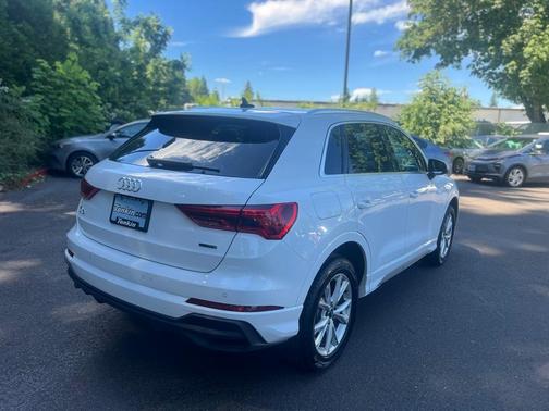 2024 Audi Q3 45 S line Premium