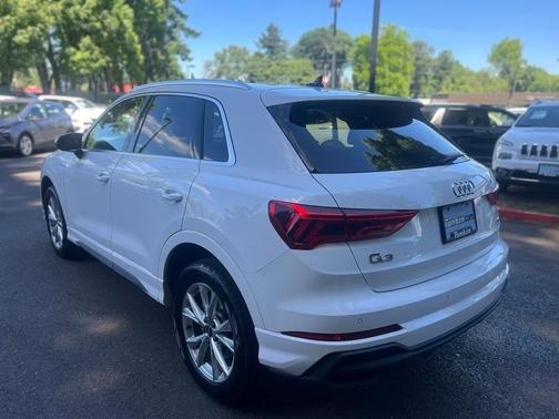 2024 Audi Q3 45 S line Premium