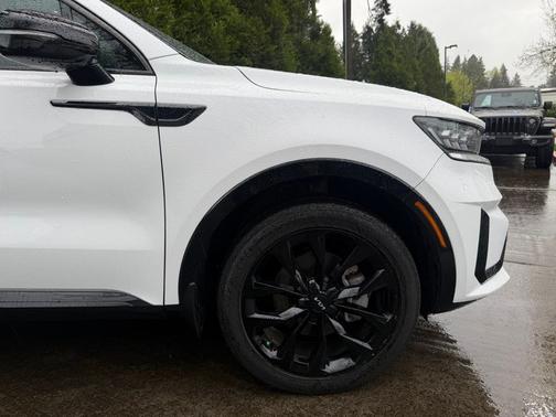 Glacial White Pearl 2023 Kia Sorento SX