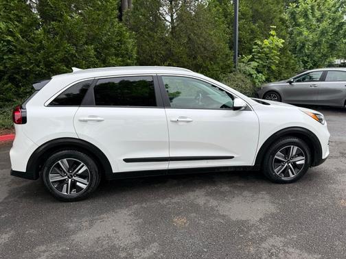2022 Kia Niro LXS