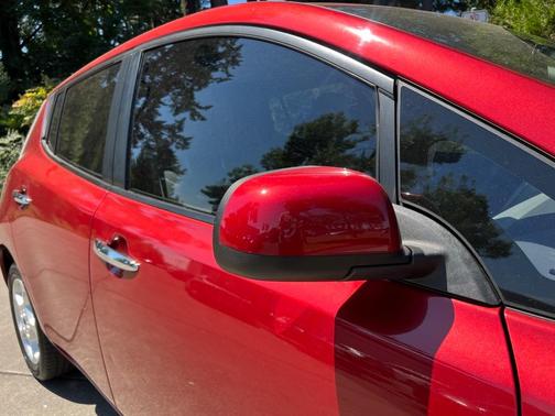 Photo 3 of 28 of 2012 Nissan Leaf SL
