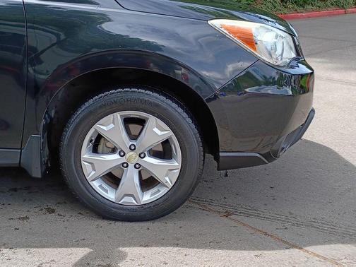 Crystal Black Silica 2014 Subaru Forester 2.5i Limited