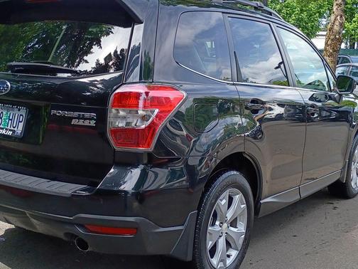 Crystal Black Silica 2014 Subaru Forester 2.5i Limited