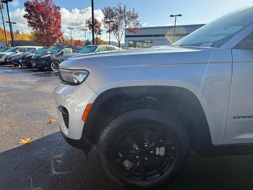 2024 Jeep Grand Cherokee Laredo