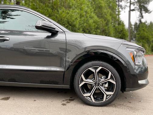 Gray 2025 Kia Niro EX Touring