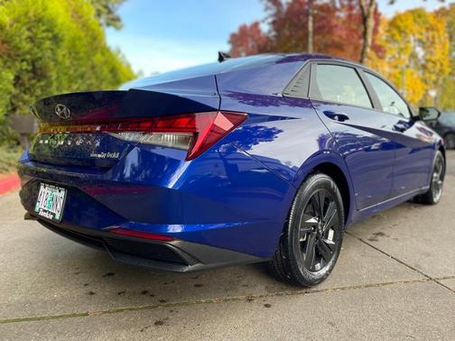 2022 Hyundai ELANTRA HEV Blue