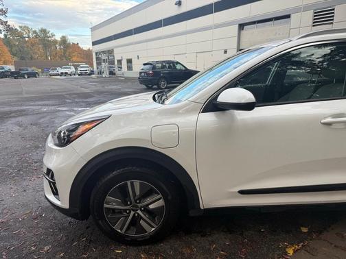 2022 Kia Niro Plug-In Hybrid LXS