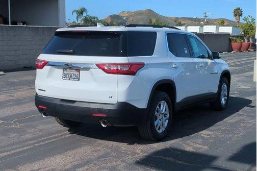 Summit White 2021 Chevrolet Traverse LT Cloth