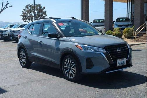 2 Tone Gray / Black 2023 Nissan Kicks SV