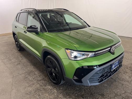 2025 Volkswagen Taos 1.5T SE Black