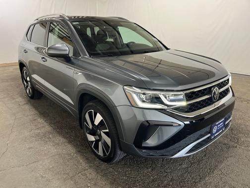 Platinum Gray Metallic 2024 Volkswagen Taos 1.5T SEL